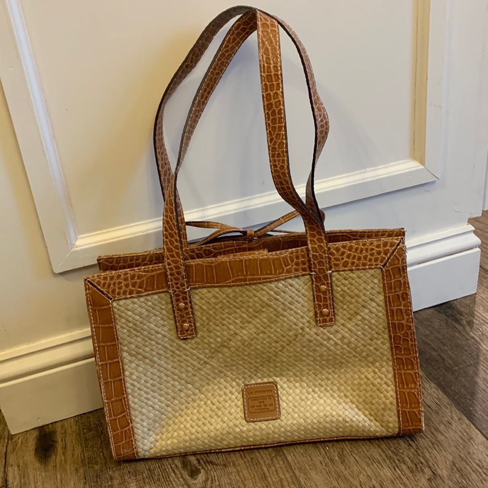 Liz Claiborne Straw purse. Great condition. Bright floral inner liner.